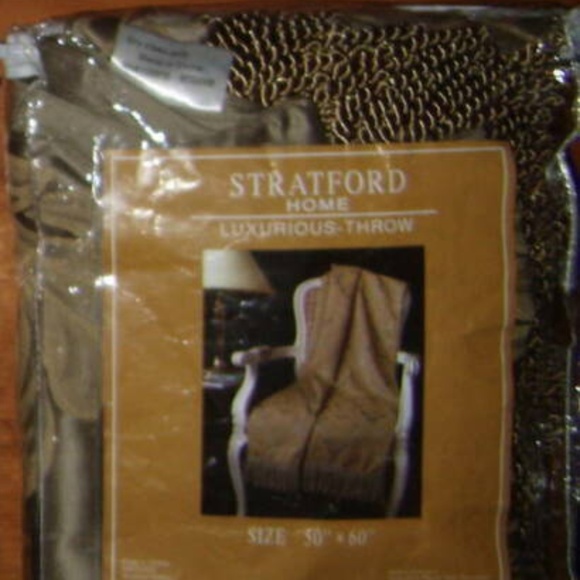 Vintage stratford home lined luxurous throw